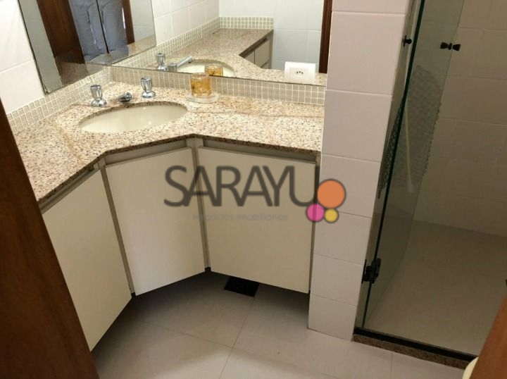 Locação de Apartamentos / Padrão na cidade de Guarujá