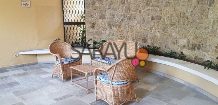 Locação de Apartamentos / Padrão na cidade de Guarujá