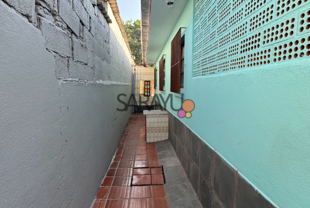 Casa Padrão de 03 dormitórios para venda no Jardim Santa Maria Guarujá.