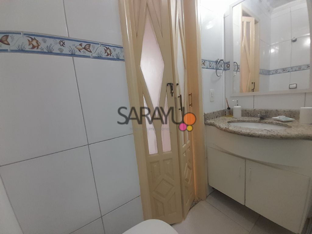 Apartamento Padrão de 03 dormitórios para locação anual na Praia da Enseada.