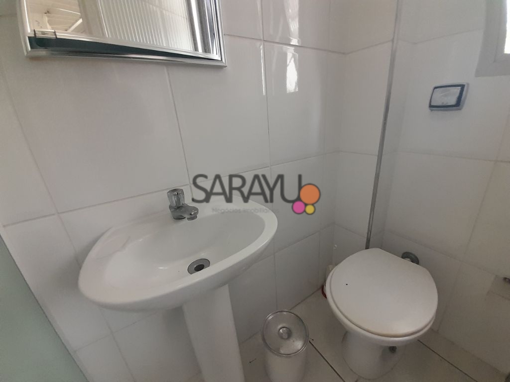 Apartamento Padrão de 03 dormitórios para locação anual na Praia da Enseada.