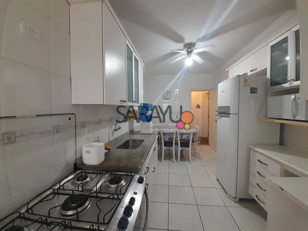 Apartamento Padrão de 03 dormitórios para locação anual na Praia da Enseada.