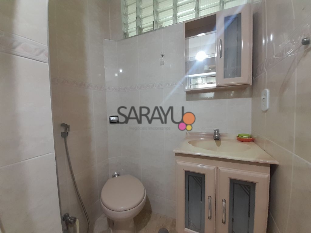 Apartamento Padrão de 03 dormitórios para locação anual na Praia da Enseada.