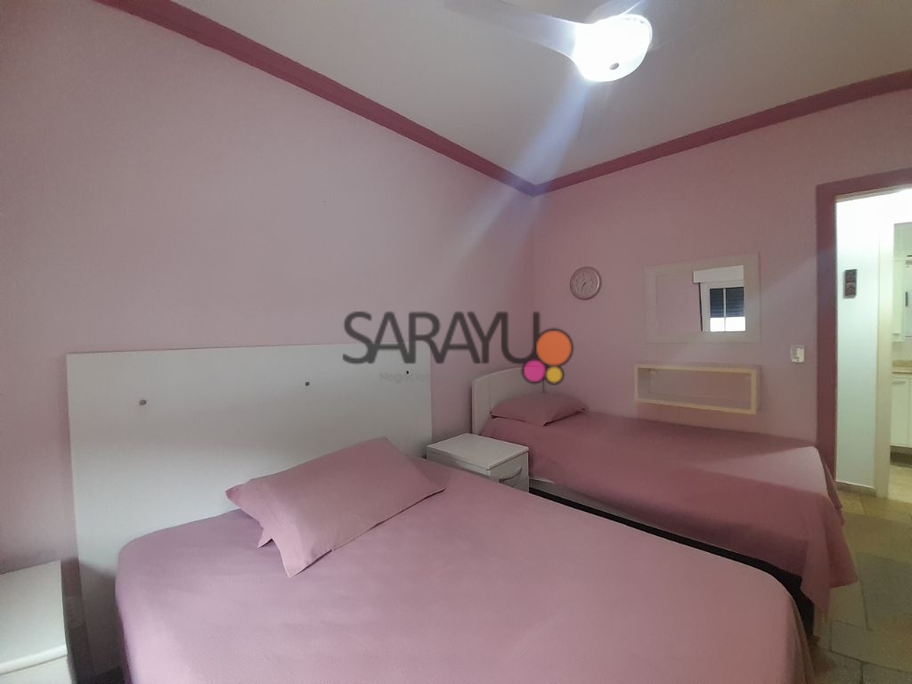 Apartamento Padrão de 03 dormitórios para locação anual na Praia da Enseada.