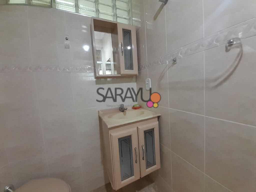 Apartamento Padrão de 03 dormitórios para locação anual na Praia da Enseada.