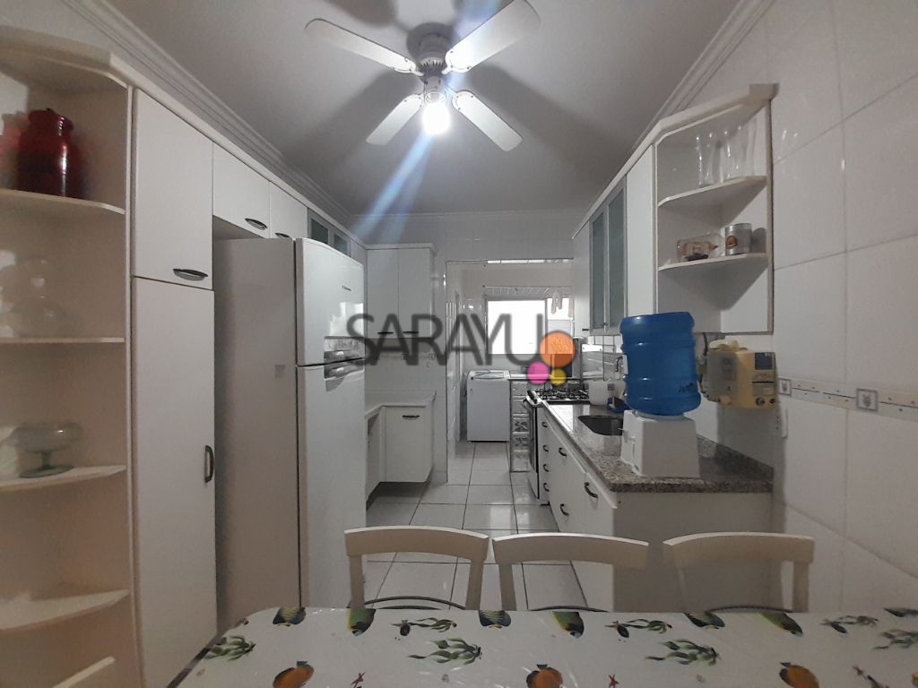 Apartamento Padrão de 03 dormitórios para locação anual na Praia da Enseada.