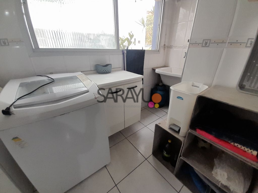Apartamento Padrão de 03 dormitórios para locação anual na Praia da Enseada.