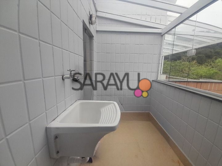 Apartamento Cobertura com 03 dormitórios para locação anual na Praia da Enseada.