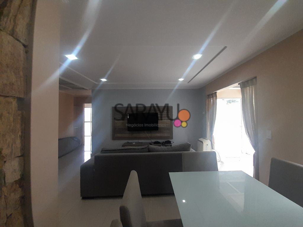 Apartamento cobertura com 03 dormitórios para locação anual 