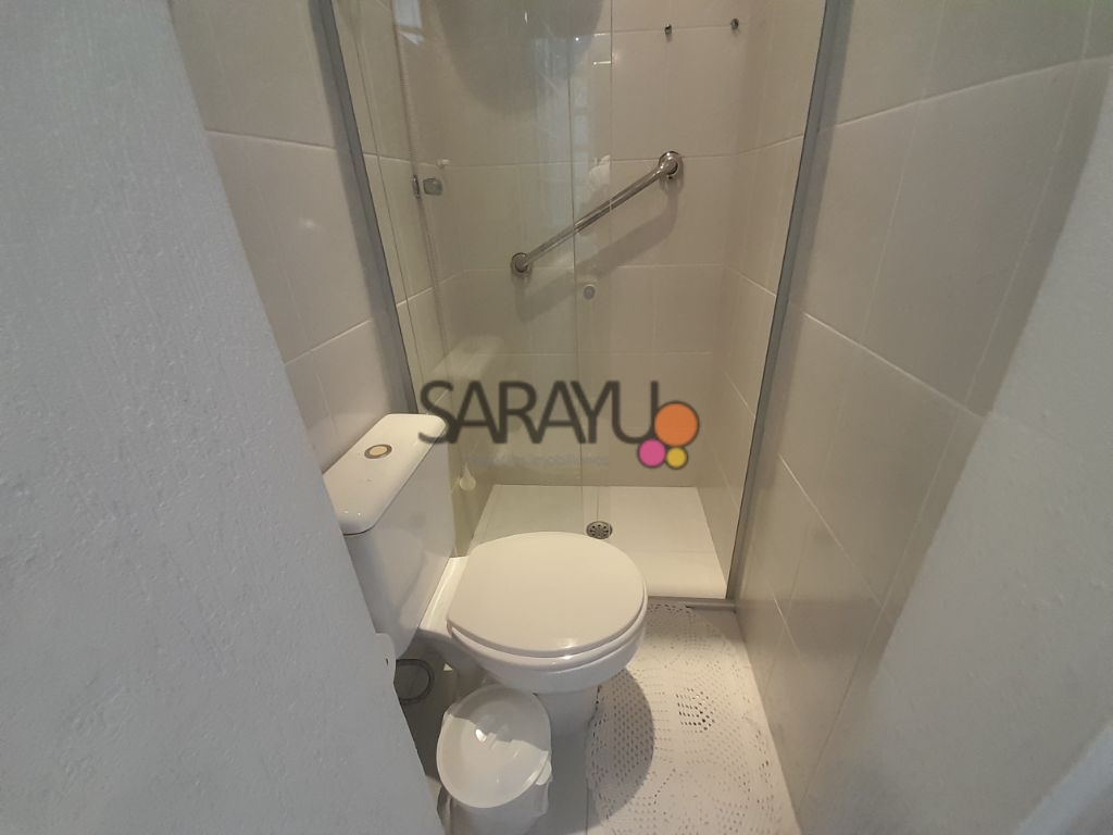 Apartamento Padrão de 03 dormitórios para locação anual na Praia da Enseada.