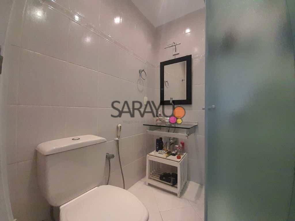 Apartamento Padrão de 03 dormitórios para locação anual na Praia da Enseada.