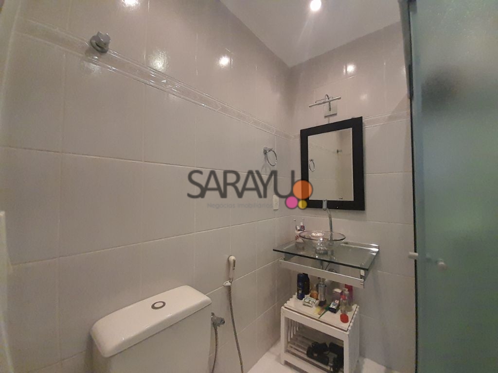 Apartamento Padrão de 03 dormitórios para locação anual na Praia da Enseada.