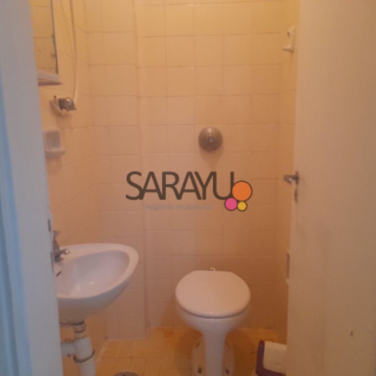 Apartamento Padrão de 03 dormitórios para locação anual na Praia da Enseada.