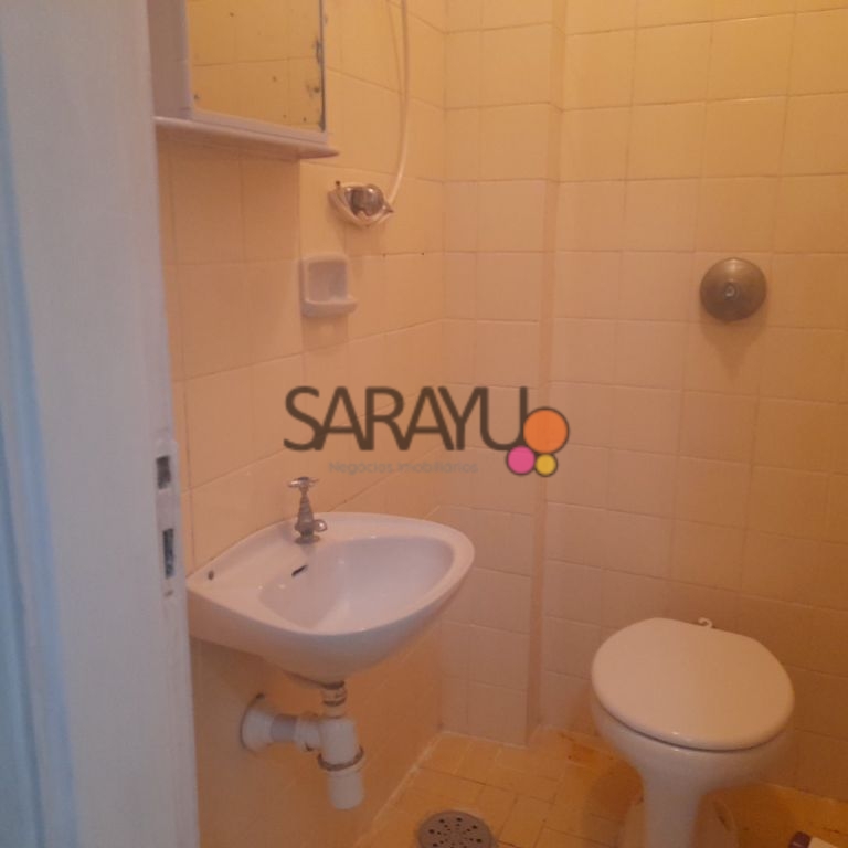 Apartamento Padrão de 03 dormitórios para locação anual na Praia da Enseada.