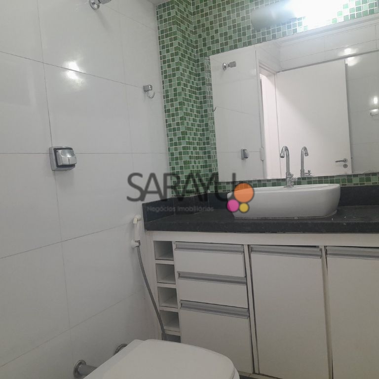 Apartamento Padrão de 03 dormitórios para locação anual na Praia da Enseada.