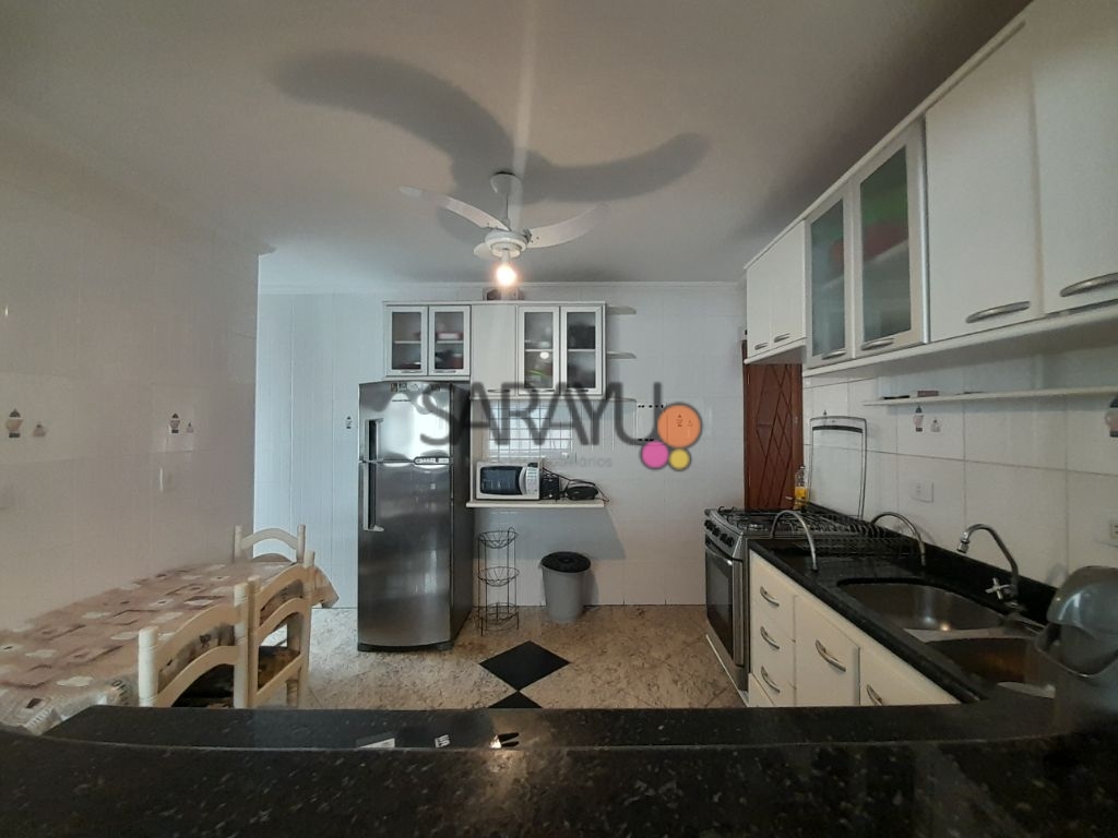 Apartamento Padrão de 03 dormitórios para locação anual na Praia da Enseada.