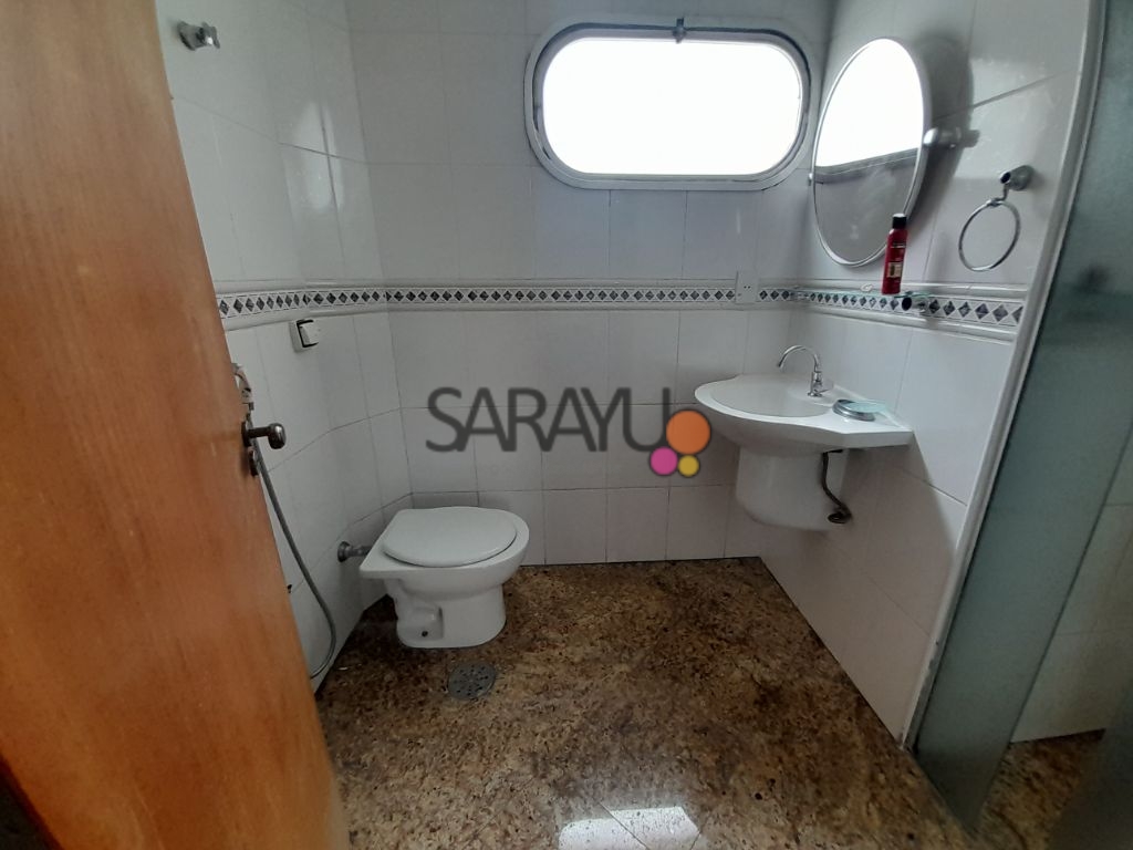 Apartamento Padrão de 03 dormitórios para locação anual na Praia da Enseada.
