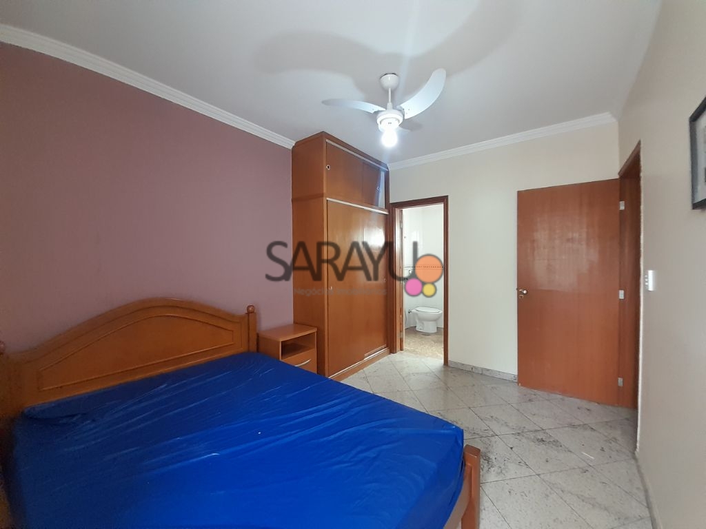 Apartamento Padrão de 03 dormitórios para locação anual na Praia da Enseada.