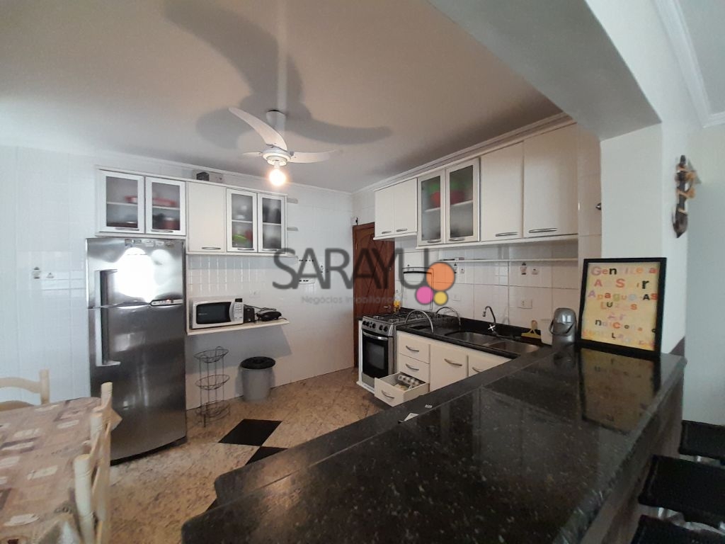Apartamento Padrão de 03 dormitórios para locação anual na Praia da Enseada.