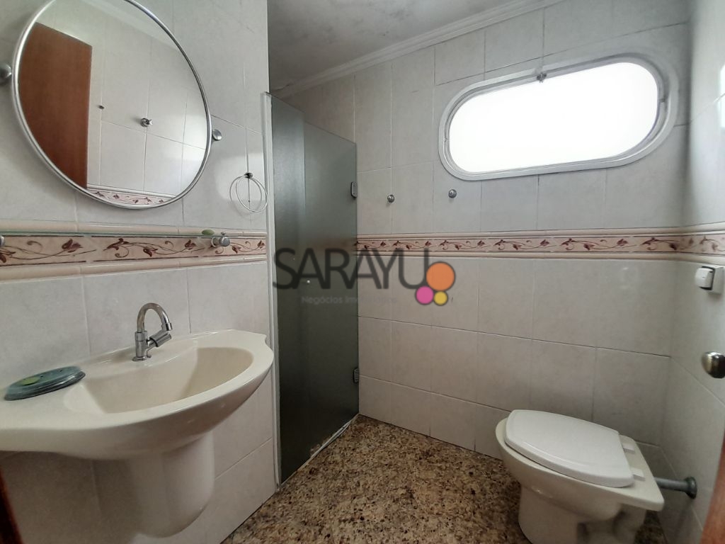Apartamento Padrão de 03 dormitórios para locação anual na Praia da Enseada.
