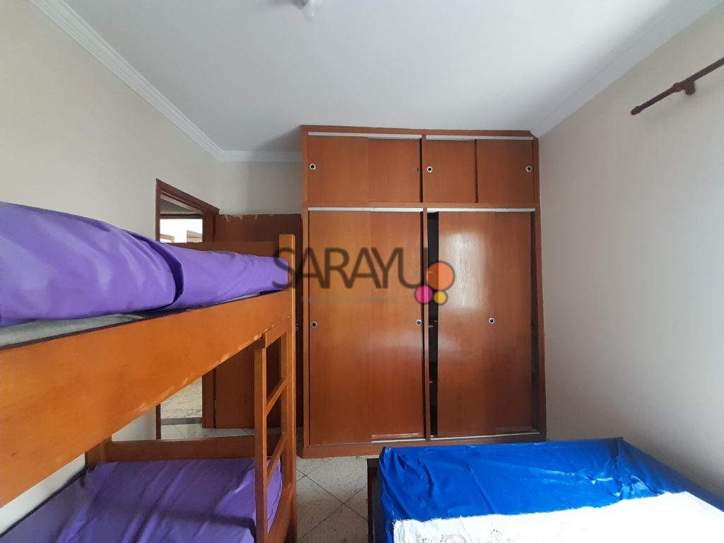 Apartamento Padrão de 03 dormitórios para locação anual na Praia da Enseada.
