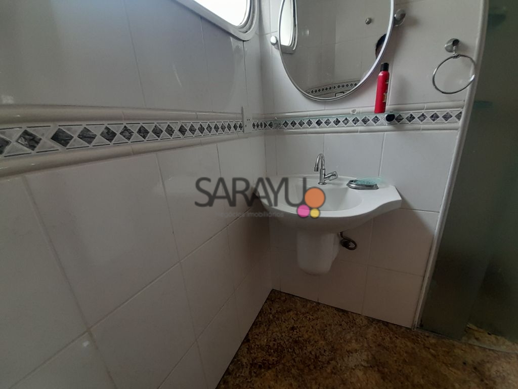 Apartamento Padrão de 03 dormitórios para locação anual na Praia da Enseada.