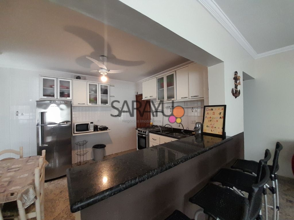 Apartamento Padrão de 03 dormitórios para locação anual na Praia da Enseada.