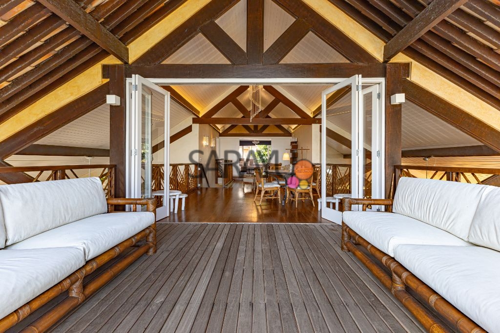 Casa de alto padrão na Praia da Baleia, São Sebastião - 7 suítes, piscina e vista para o mar!