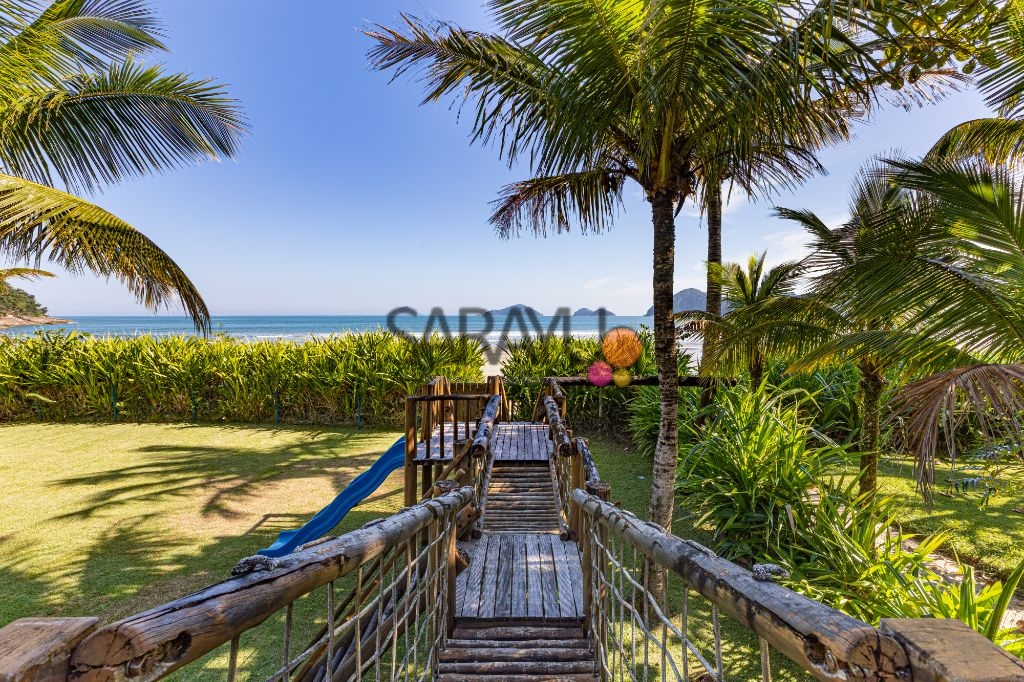 Casa de alto padrão na Praia da Baleia, São Sebastião - 7 suítes, piscina e vista para o mar!