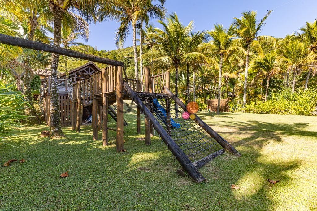 Casa de alto padrão na Praia da Baleia, São Sebastião - 7 suítes, piscina e vista para o mar!