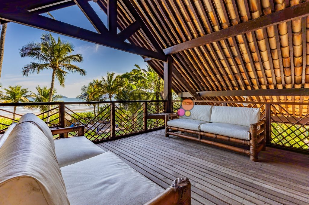 Casa de alto padrão na Praia da Baleia, São Sebastião - 7 suítes, piscina e vista para o mar!
