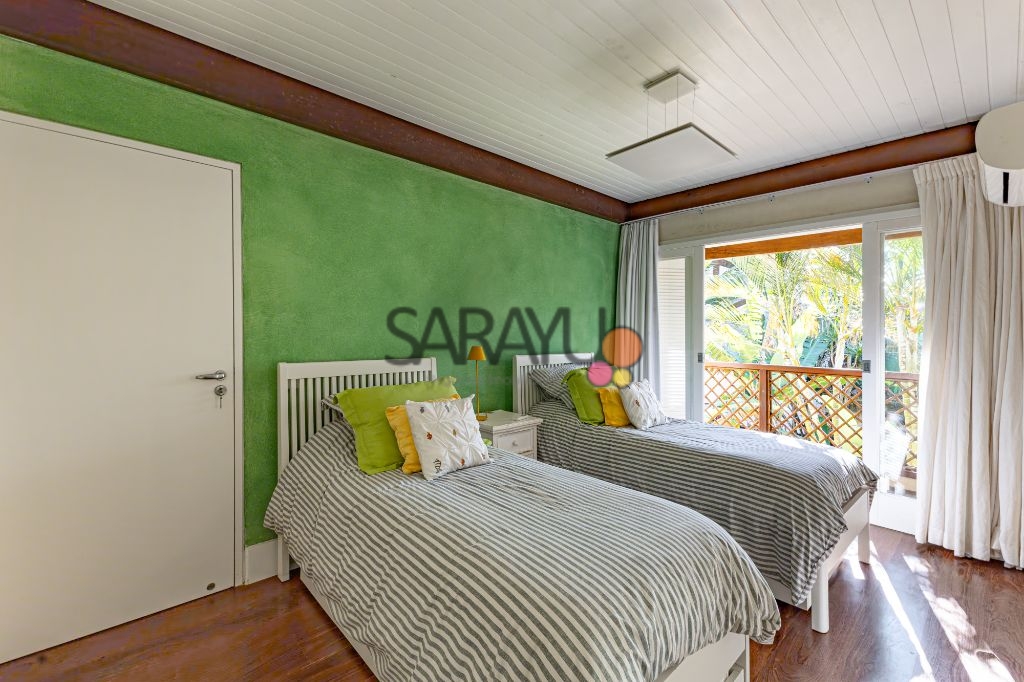 Casa de alto padrão na Praia da Baleia, São Sebastião - 7 suítes, piscina e vista para o mar!