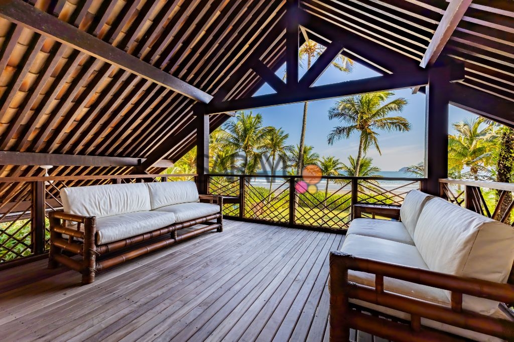 Casa de alto padrão na Praia da Baleia, São Sebastião - 7 suítes, piscina e vista para o mar!