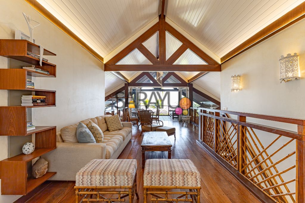 Casa de alto padrão na Praia da Baleia, São Sebastião - 7 suítes, piscina e vista para o mar!