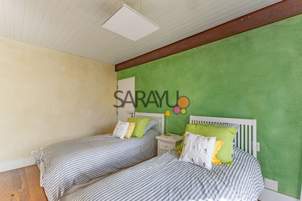 Casa de alto padrão na Praia da Baleia, São Sebastião - 7 suítes, piscina e vista para o mar!