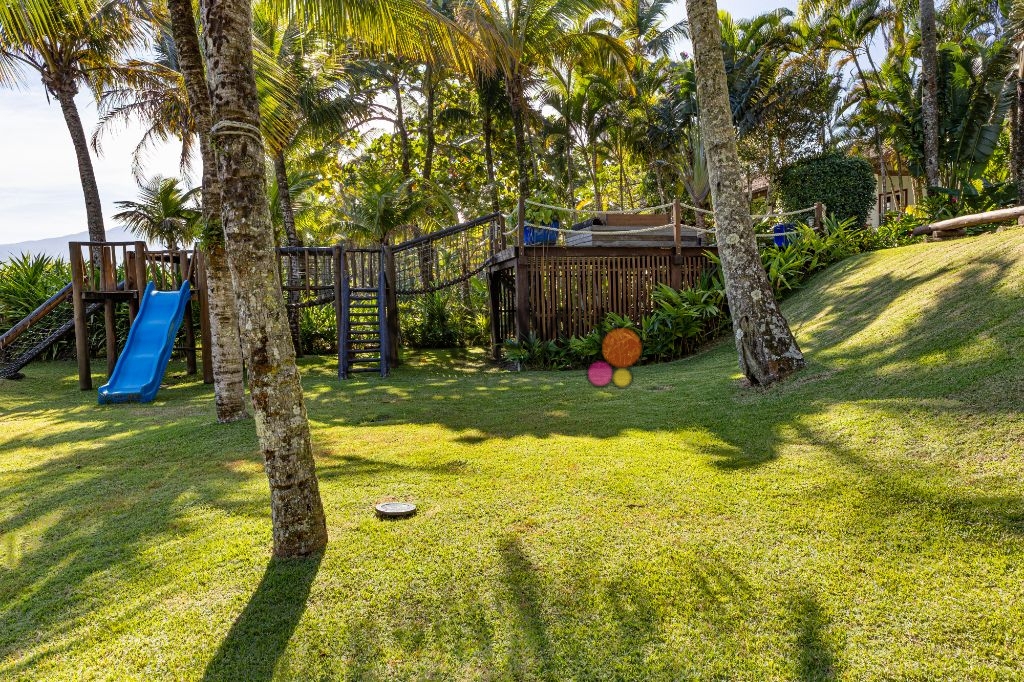 Casa de alto padrão na Praia da Baleia, São Sebastião - 7 suítes, piscina e vista para o mar!