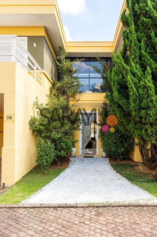 Casa de alto em condomínio padrão à venda e locação em cháca