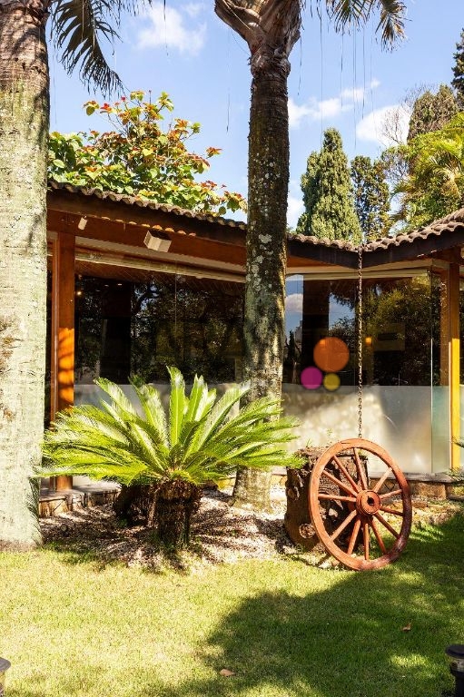 Casa de alto em condomínio padrão à venda e locação em cháca