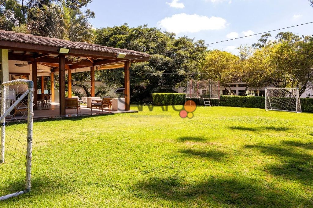 Casa de alto em condomínio padrão à venda e locação em cháca