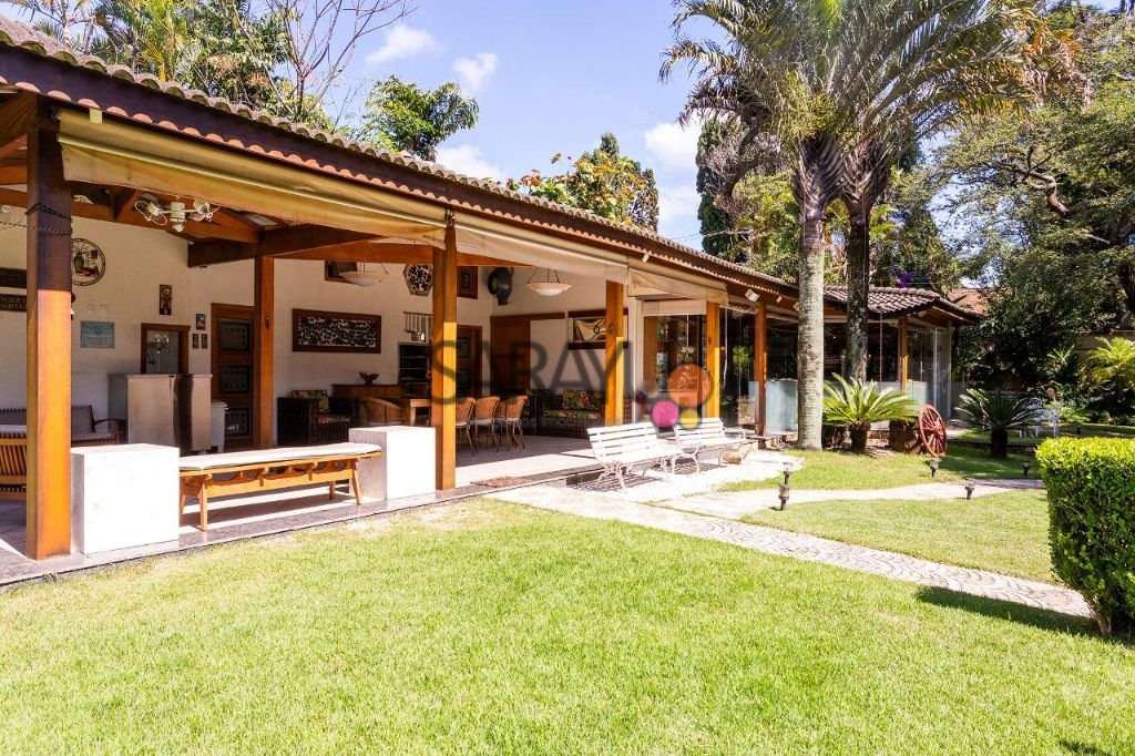 Casa de alto em condomínio padrão à venda e locação em cháca