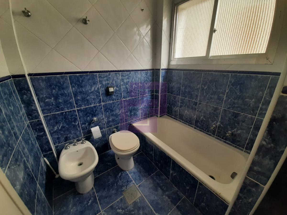 Pitangueiras, pé na areia. Próximo ao resturante Avelinos.