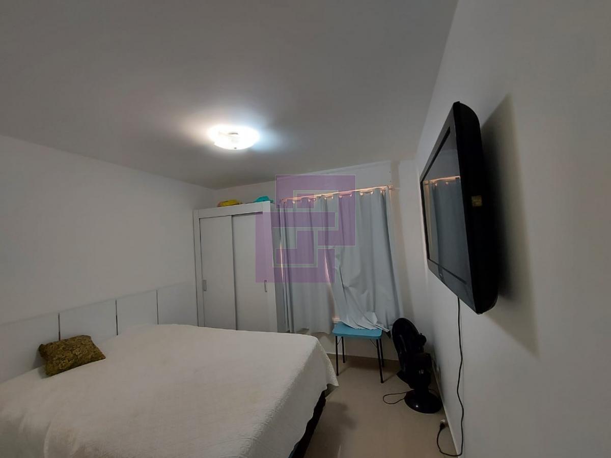 Praia da pitangueiras, vista para o Mar apartamento todo reformado , pé na areia .