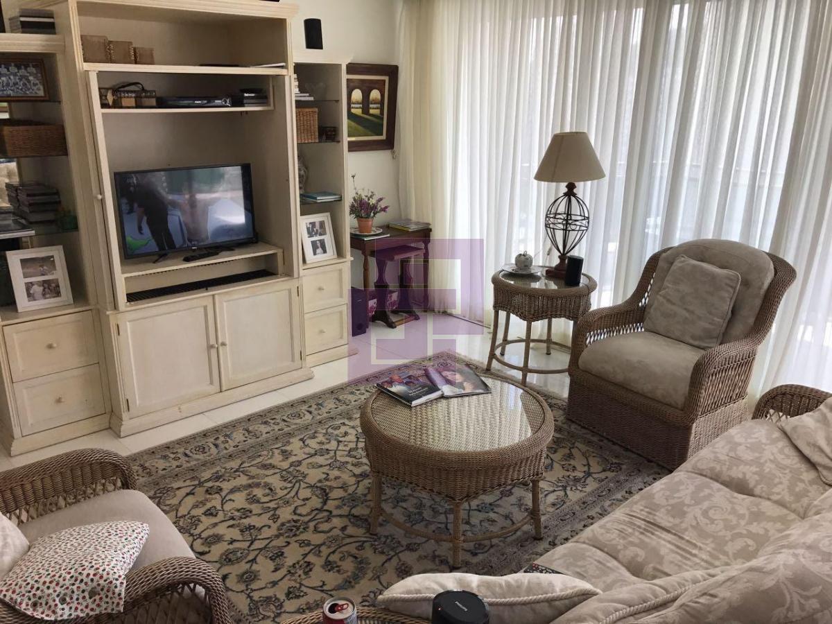 Apartamento para Locação em Guarujá / SP no bairro Pitangueiras