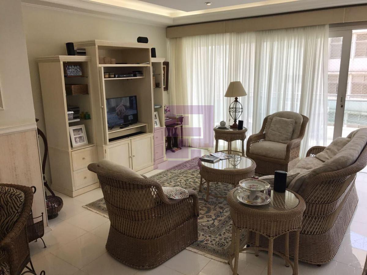 Apartamento para Locação em Guarujá / SP no bairro Pitangueiras