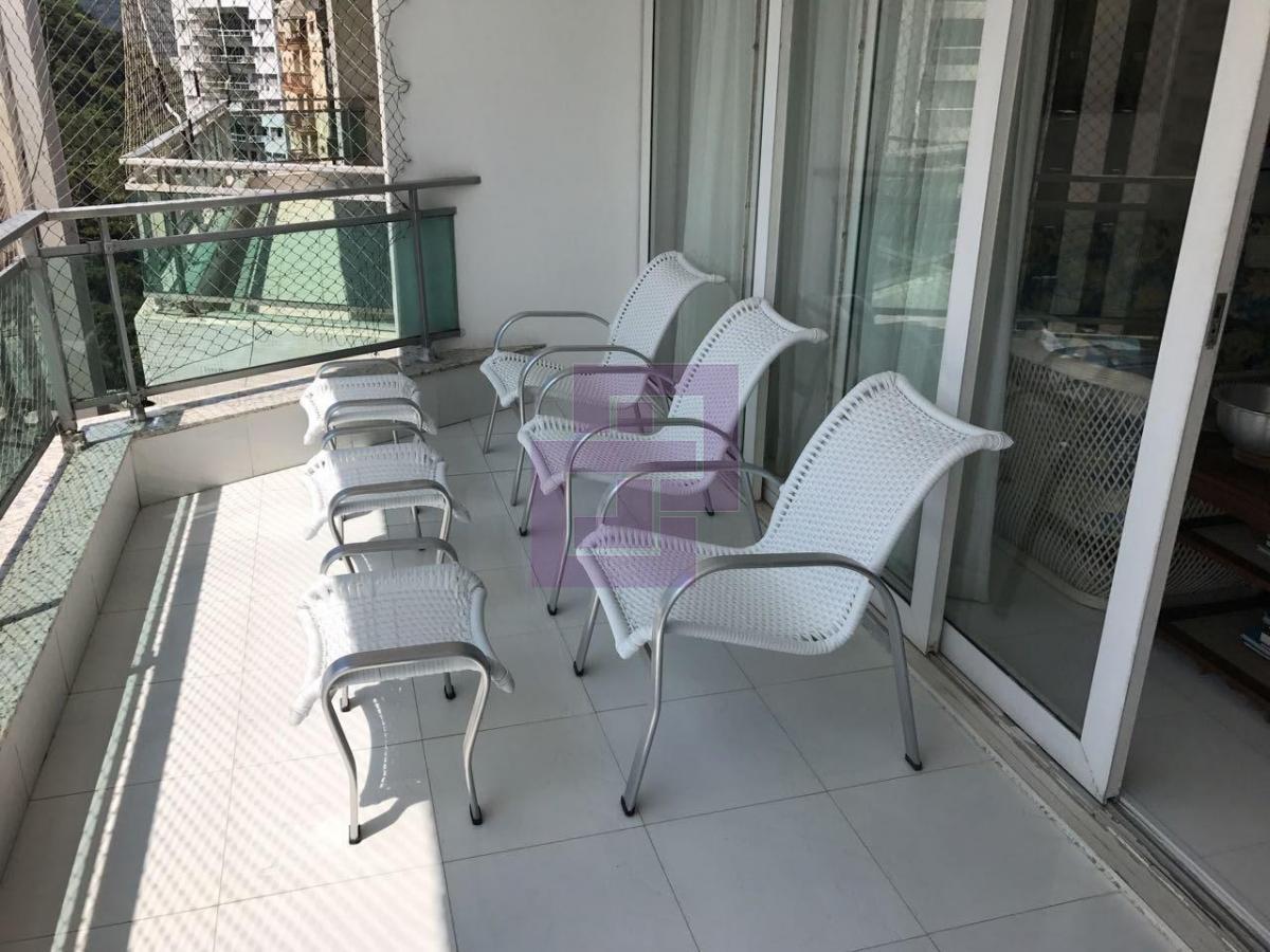 Apartamento para Locação em Guarujá / SP no bairro Pitangueiras