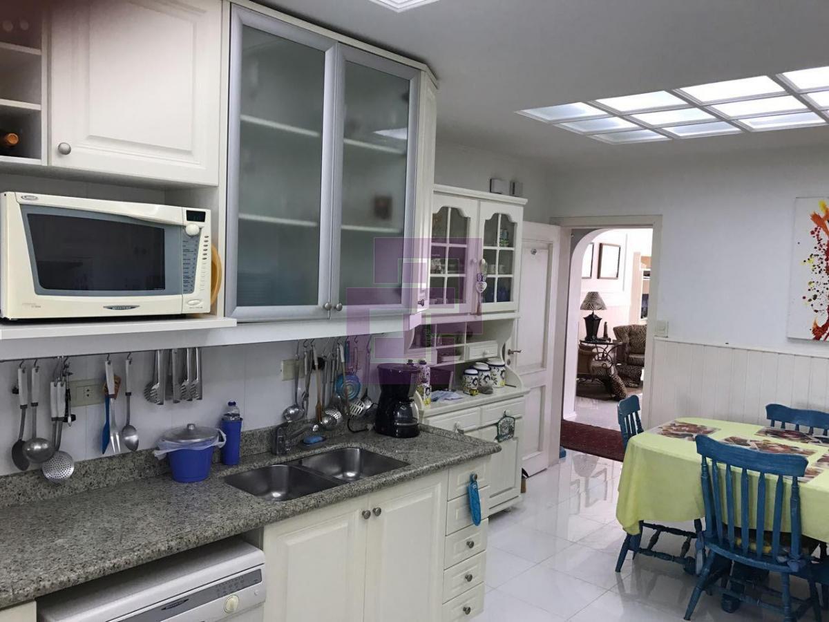 Apartamento para Locação em Guarujá / SP no bairro Pitangueiras