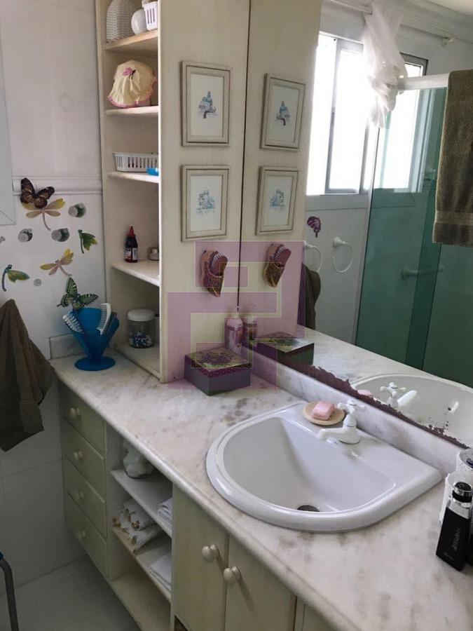 Apartamento para Locação em Guarujá / SP no bairro Pitangueiras