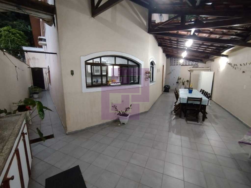 Casa Pitangueiras com piscina e churrasqueira!!!