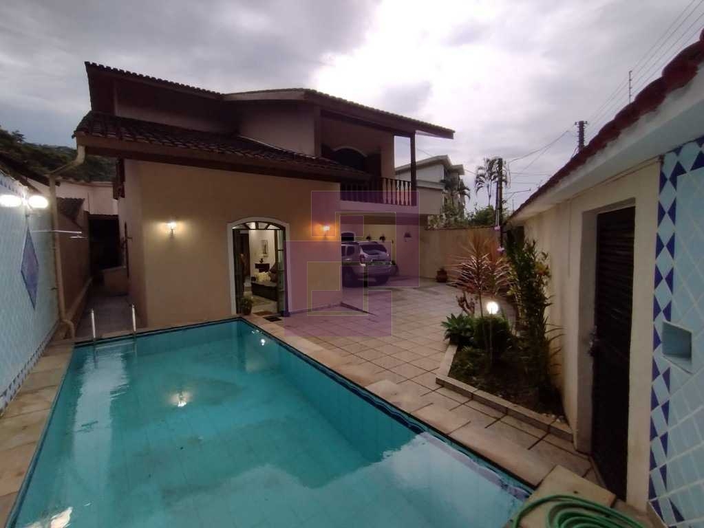 Casa Pitangueiras com piscina e churrasqueira!!!