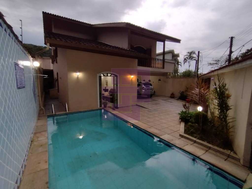 Casa Pitangueiras com piscina e churrasqueira!!!